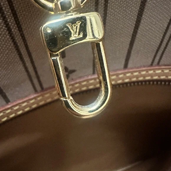 ❌SOLD❌AUTHENTIC Louis Vuitton Monogram Canvas with Gold Hardware - Picture 12 of 16